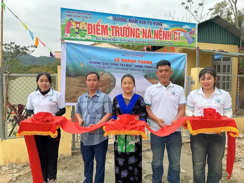 Hình ảnh một nhóm người đang thảo luận trực tuyến, với các biểu tượng mạng xã hội và chat, thể hiện sự tương tác trong cộng đồng cá cược Sodo.